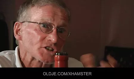 Britische Doggystyle mit einer charmanten Brünette deutsche wichsfilme
