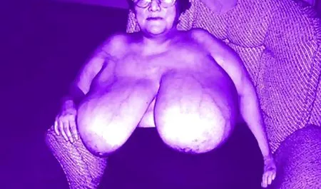 Reife Blondine masturbiert im kostenlose pornos ohne abo Badezimmer