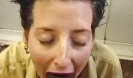 Ein pornofilme hd gratis Nylonliebhaber inszenierte eine erotische Show