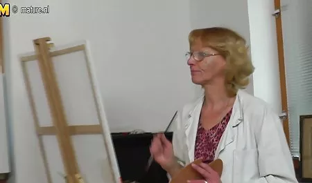 Die Nutte Mia Li kostenlose pornofilme online tritt den Klienten