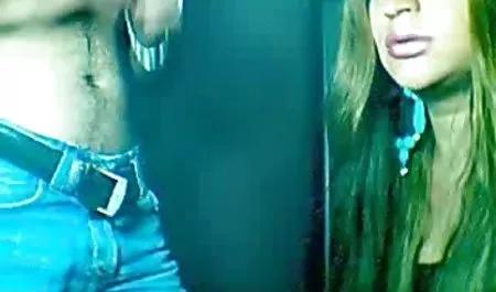 Zufrieden die Brünette auf dem geile pornos free breiten Bett