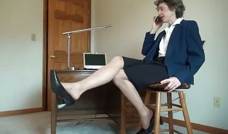 Kriecht auf dem Schoß zu seinem Herrn pornofilmekostenlosansehen