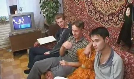 Zwei sexfilme hd Schwänze in einem asiatischen