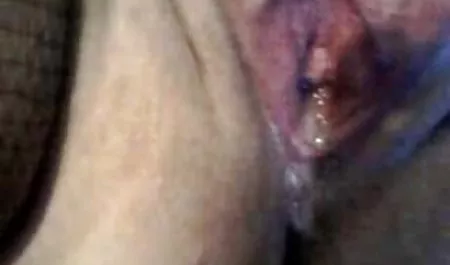 Afrikaner saugte pornofilme kostenlos einen Weißen