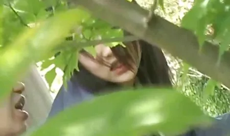 Die MILF versucht es zuerst mit einer gratis hardcore pornofilme Doppelpenetration