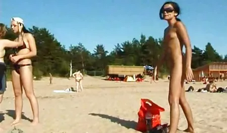 Mädchen hat nicht genug Sex, also masturbiert sie kostenlose alte weiber pornos
