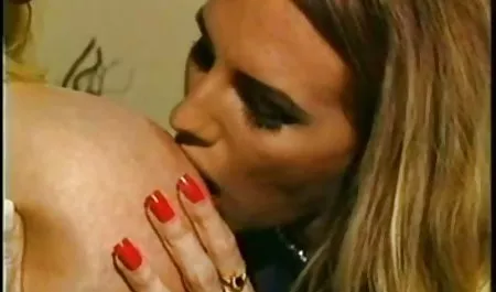 Asiatin, kostenlos behaarte frauen die beim Sitzen auf Hahn stöhnt