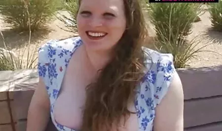 Die Brünette zog sich zum BH kostenlose soft pornos aus und gab ein Interview